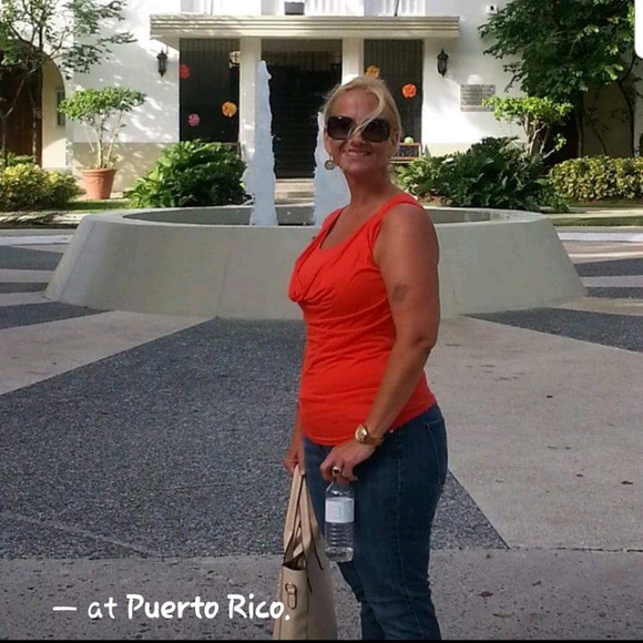 Meet your Posher, Rebecca - Picture 1 of 2